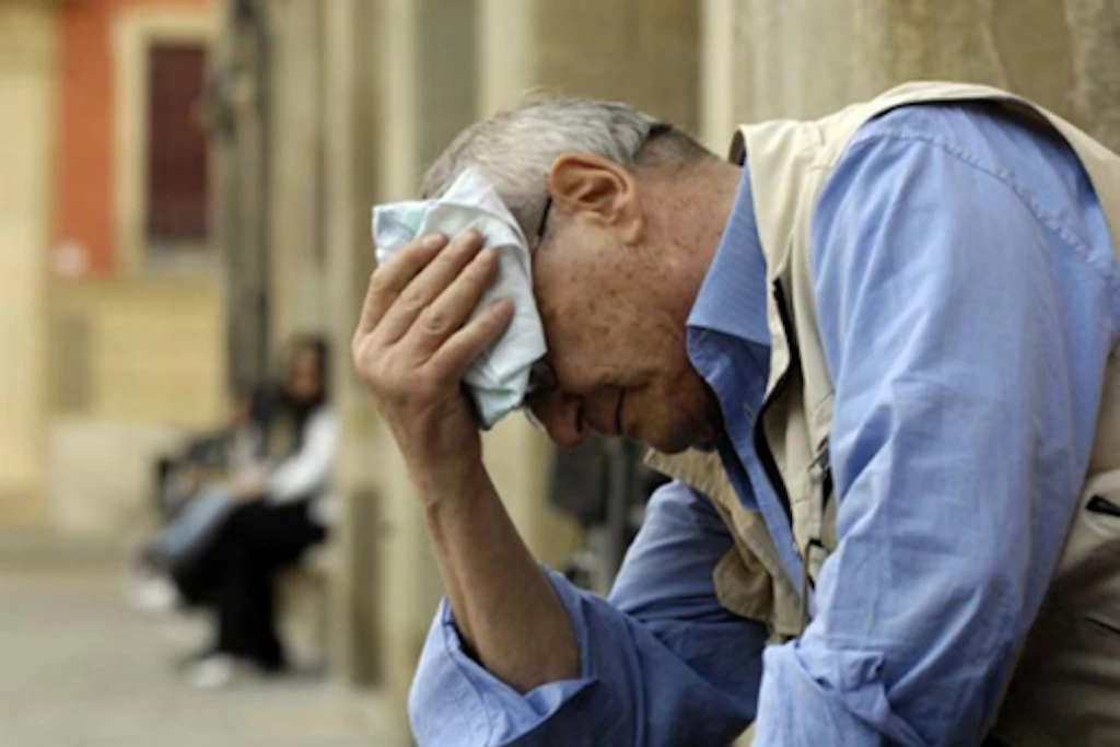 Emergenza caldo: ecco 10 regole semplici ma importanti per la tutela degli anziani