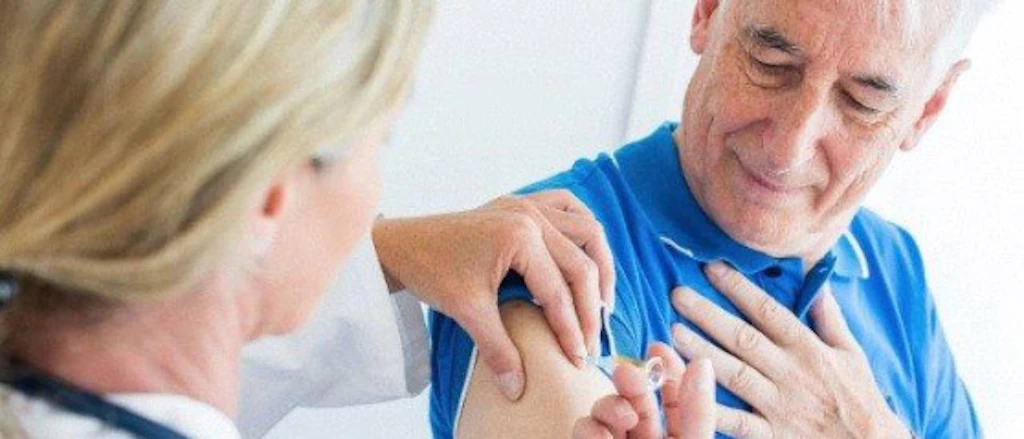 Anziani e vaccino anti-influenzale: perché farlo