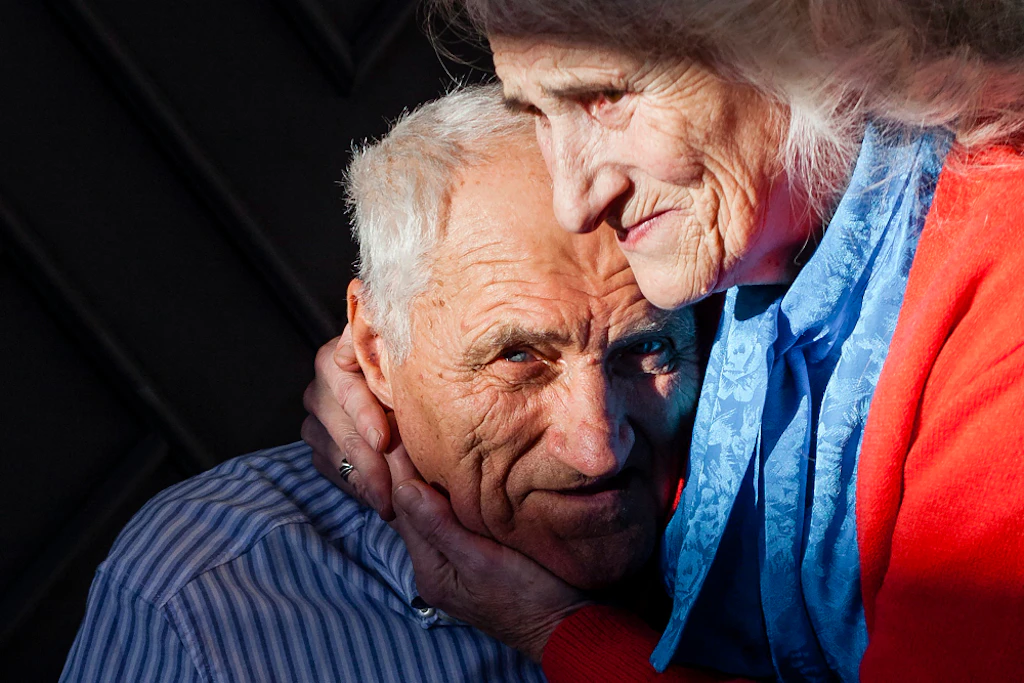 Benefici Fiscali, pensioni e altro: le agevolazioni per gli over 65 alla luce del Decreto Anziani 