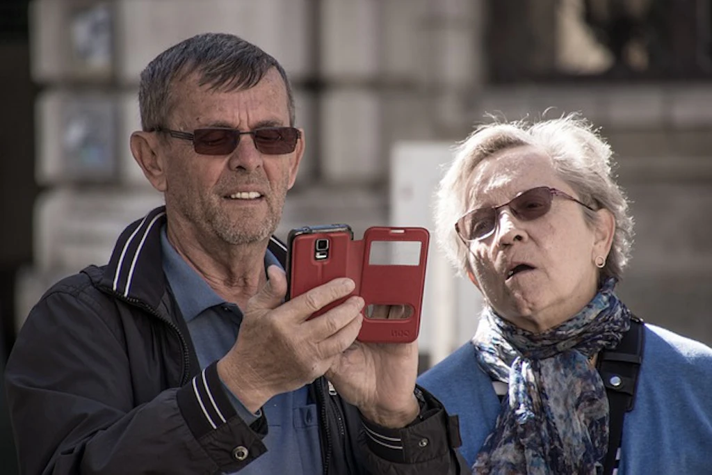 ABCDigital: giovani studenti promuovono l'inclusione digitale degli anziani residenti nelle strutture Korian