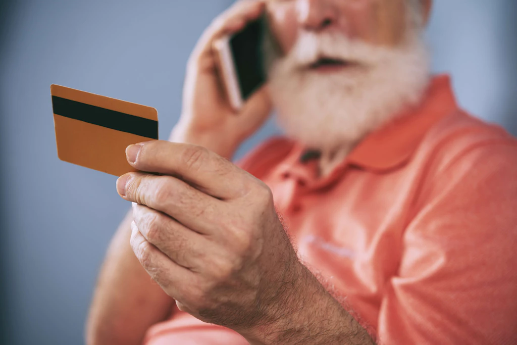 Come evitare truffe finanziarie nella terza età: consigli pratici per proteggere i propri risparmi